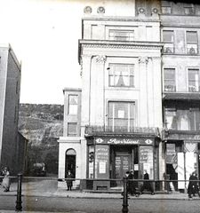 This-shop-was-on-the-end-of-what-was-the-Grand-Hotel-at-Verlulum-Place-where-Waverly-Court-now-stands-today.-Picture-dates-from-about-1900.